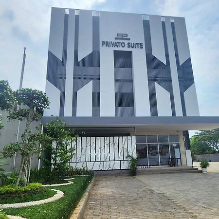 Oyo 2816 Privato Suite Kembaran Luaran gambar